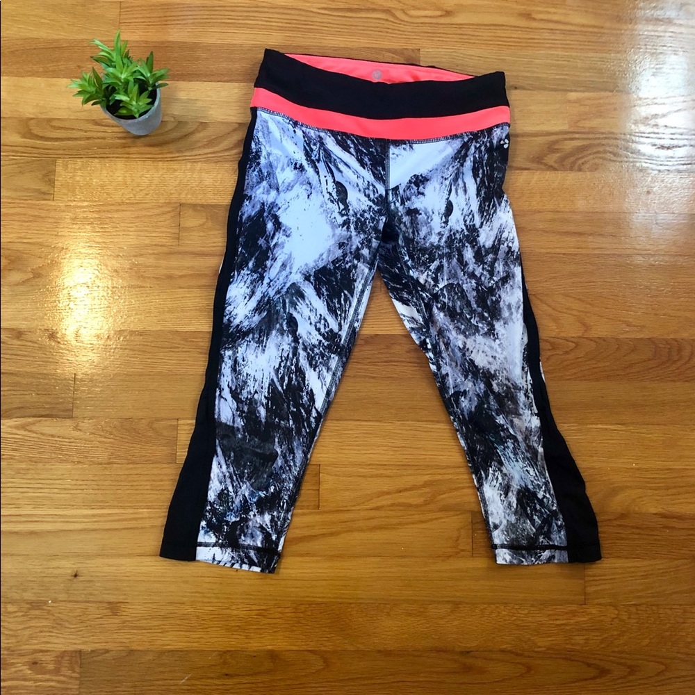 Marble athletic capris